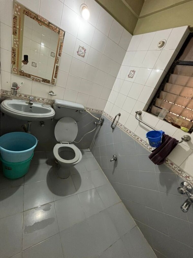 Bathroom, bramha-majestic 3 Bedroom 1400 Sq.Ft. Apartment In Kondhwa Pune 10176083