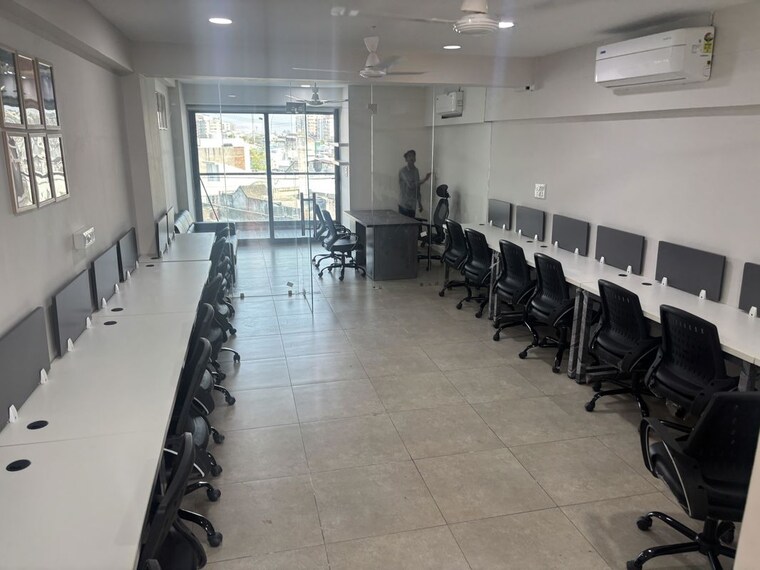  Parking, thaltej Commercial Office Space 795 Sq.Ft. In Thaltej Ahmedabad 10176093