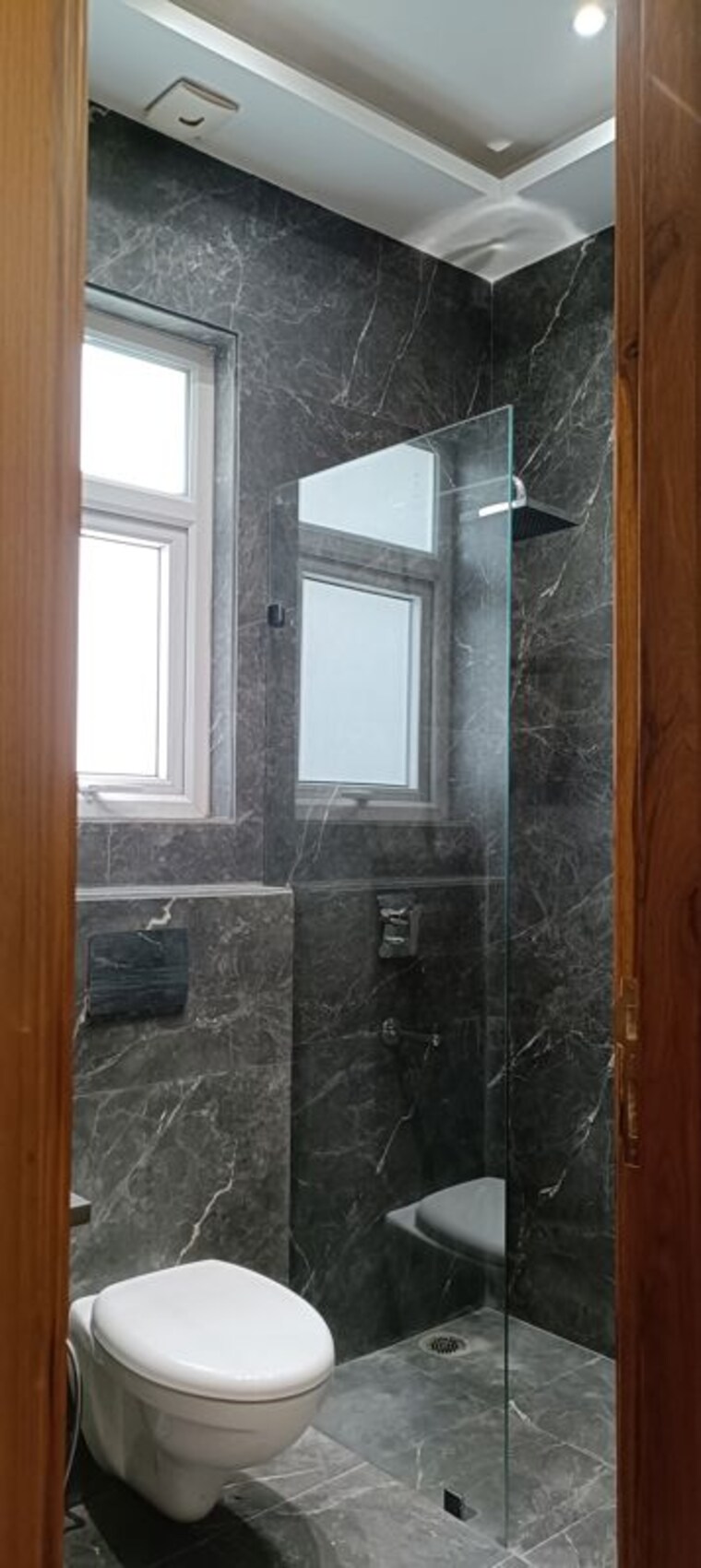 Bathroom, anand vihar 3 Bedroom 1800 Sq.Ft. Builder Floor In Anand Vihar Delhi 10176112