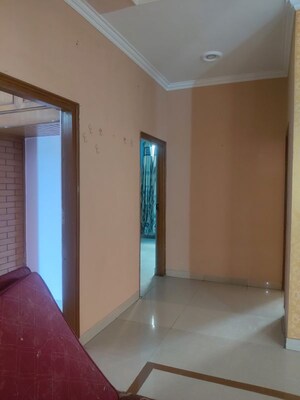 Room in 3 BHK Independent House at Sector 4 – for Rent