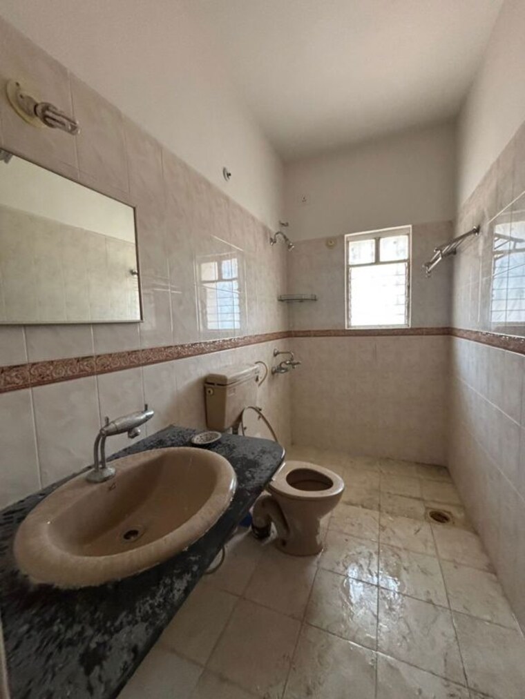 Bathroom, kolte-patil-elburz-hills-dales 3 Bedroom 2700 Sq.Ft. Villa In Undri Pune 10176108