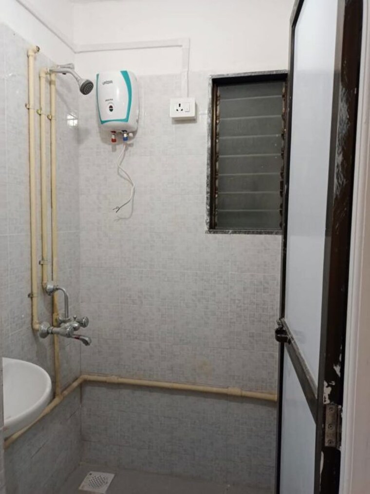 Bathroom, sra-mahalaxmi-building 1 Bedroom 350 Sq.Ft. Apartment In Mahalaxmi Mumbai 10176120