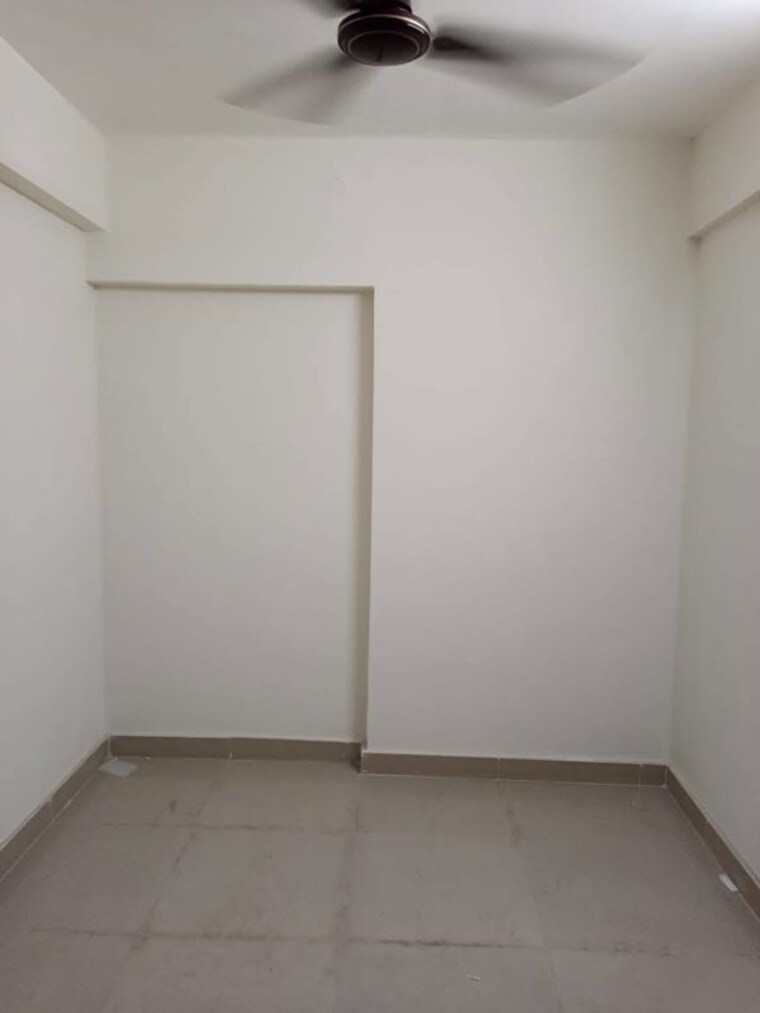 Room, sra-mahalaxmi-building 1 Bedroom 350 Sq.Ft. Apartment In Mahalaxmi Mumbai 10176120