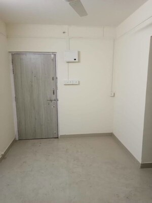 Room in 1 BHK Apartment at SRA Mahalaxmi Building, Mahalaxmi – for Rent