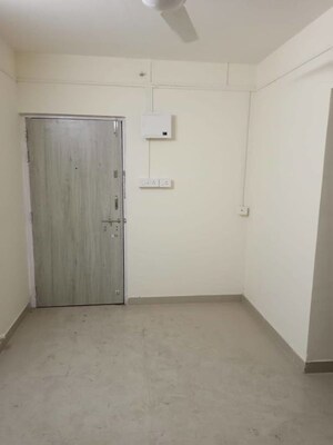 Room in 1 BHK Apartment at SRA Mahalaxmi Building, Mahalaxmi – for Rent