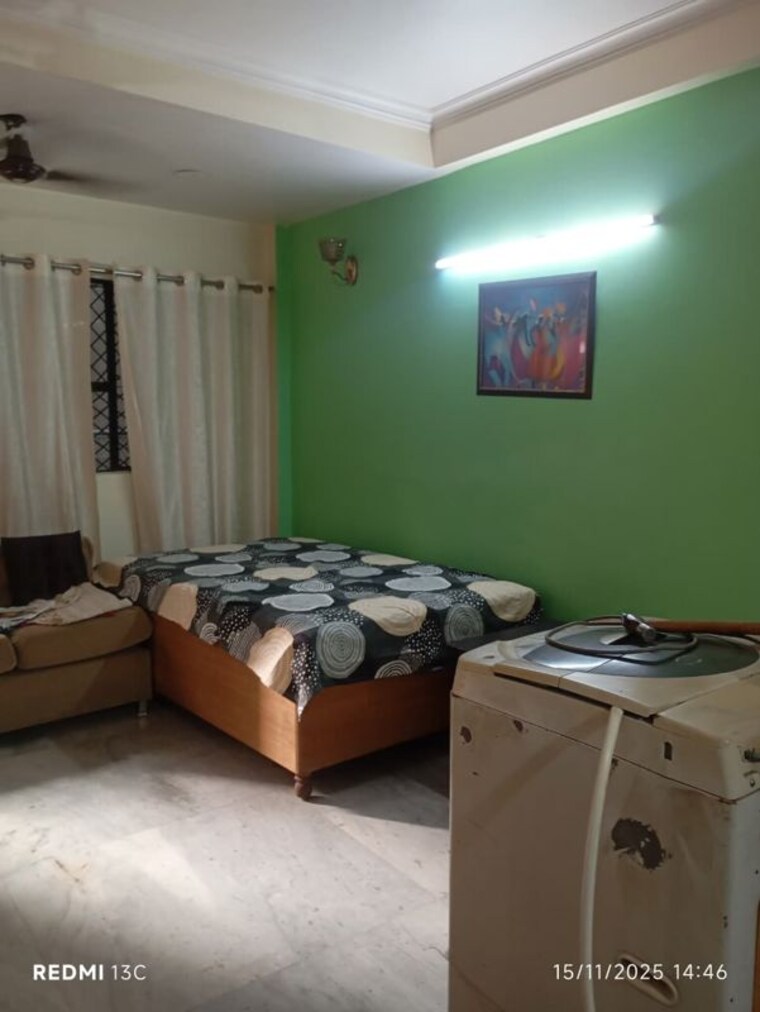 Team Area, savitri nagar 1.5 Bedroom 180 Sq.Ft. Builder Floor In Savitri Nagar Delhi 10176142