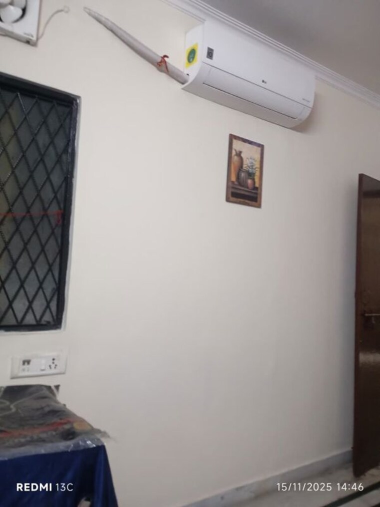 Room, savitri nagar 1.5 Bedroom 180 Sq.Ft. Builder Floor In Savitri Nagar Delhi 10176142