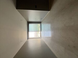 Room in 4 BHK Apartment at Oberoi Sky City, Borivali East – for Rent