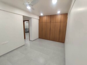 Room in 3 BHK Apartment at Vasundhara CHS Santacruz, Santacruz West – for Rent