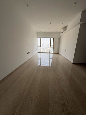 Room in 2 BHK Apartment at Lodha The Park, Worli – for Rent