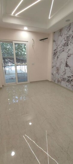 4 BHK + Servant Room Builder Floor For Sale in South City 2
