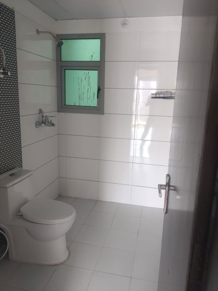 Bathroom, gulshan-bellina 2 Bedroom 597 Sq.Ft. Apartment In Sector 16 Greater Noida Greater Noida 10176177