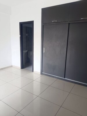 2 BHK Apartment For Rent in Gulshan Bellina, Sector 16 Greater Noida