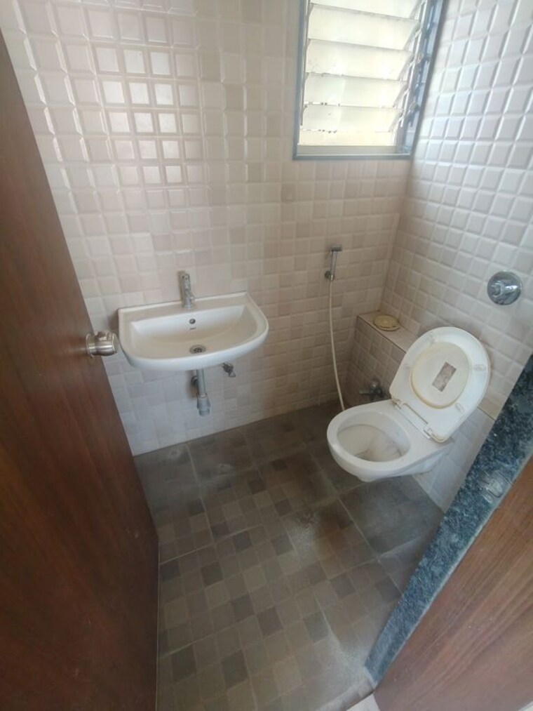 Bathroom, kanchan-onyx 1 Bedroom 750 Sq.Ft. Apartment In Pisoli Pune 10176180