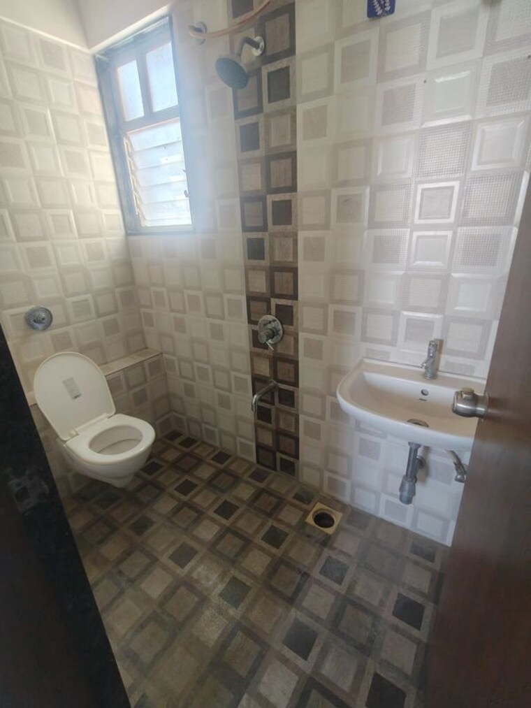 Bathroom, kanchan-onyx 1 Bedroom 750 Sq.Ft. Apartment In Pisoli Pune 10176180