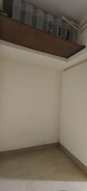 Room in 1 BHK Apartment at Shreeniwas Tower, Lower Parel – for Rent