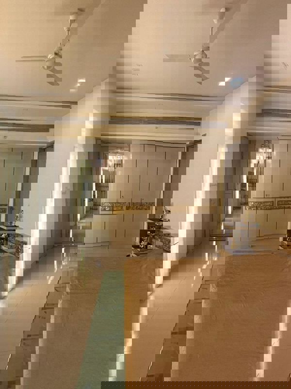 3 BHK +  1270 Sq.Ft. Apartment in Rustomjee Paramount