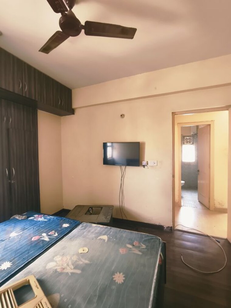 Bedroom, paras-tierea 2 Bedroom 1045 Sq.Ft. Apartment In Sector 137 Noida 10176190