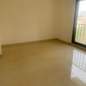 Room in 5 BHK Apartment at Mirchandani Triton, Vithaldas Nagar – for Sale