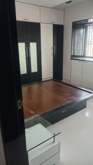 Room in 1 BHK Apartment at Neo Galaxy, Charni Road – for Rent