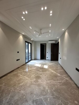 Room in 4 BHK Builder Floor at Sukhdev Vihar – for Sale