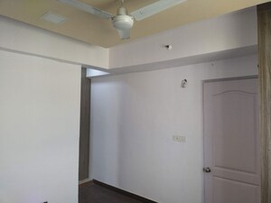 Room in 3 BHK Apartment at Paras Tierea, Sector 137 – for Rent