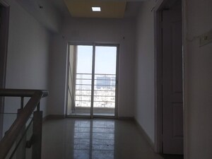 Room in 3 BHK Apartment at Paras Tierea, Sector 137 – for Rent