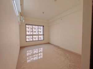 Room in 2 BHK Apartment at Godrej Prime, Chembur – for Rent