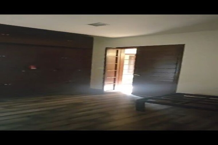 Room, greater kailash ii 3 Bedroom 250 Sq.Yd. Builder Floor In Greater Kailash ii Delhi 10176222