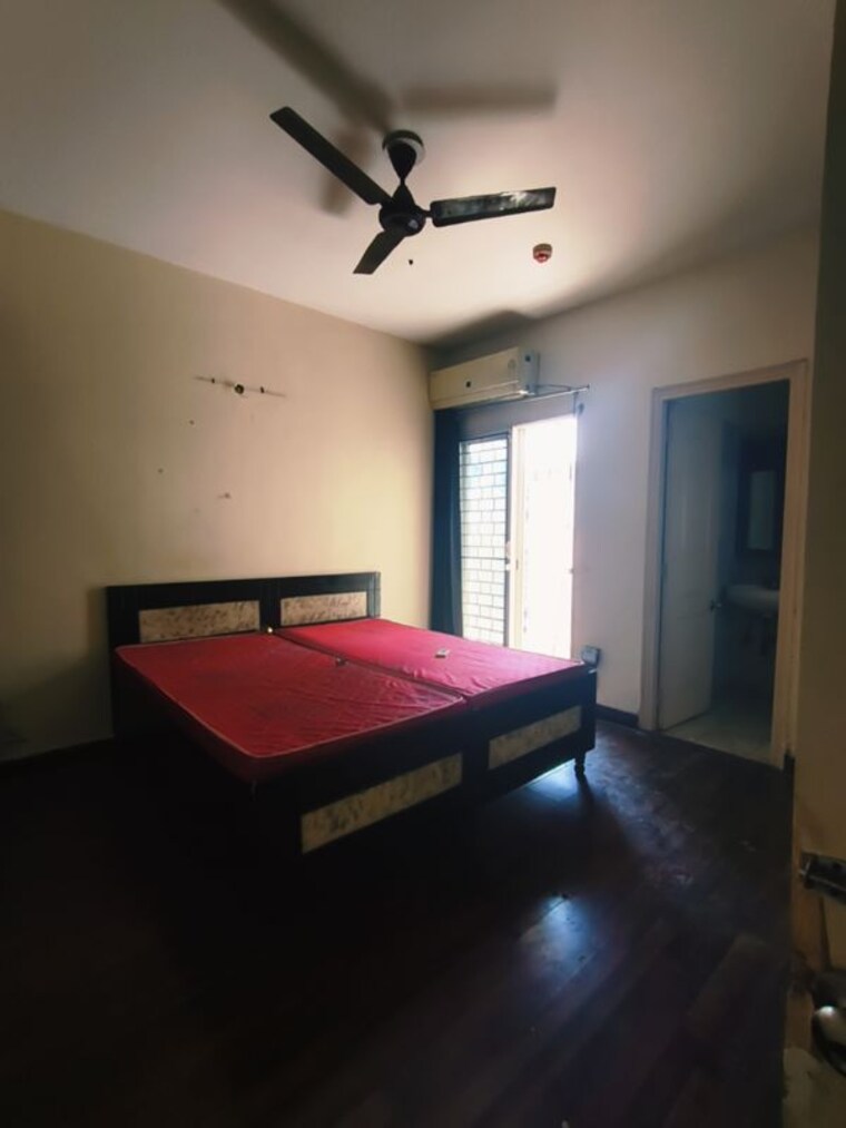Bedroom, paras-tierea 2 Bedroom 1045 Sq.Ft. Apartment In Sector 137 Noida 10176311
