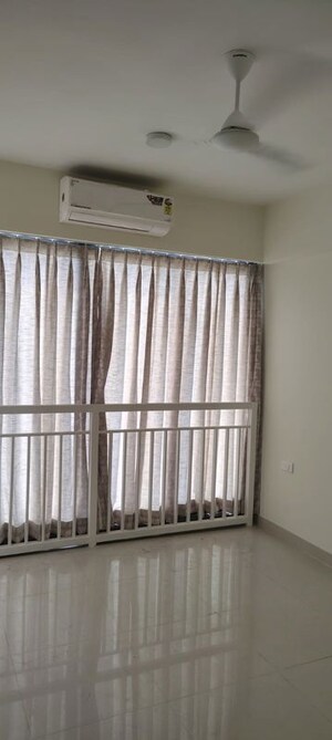 Room in 2 BHK Apartment at Dynamix Divum, Malad East – for Rent