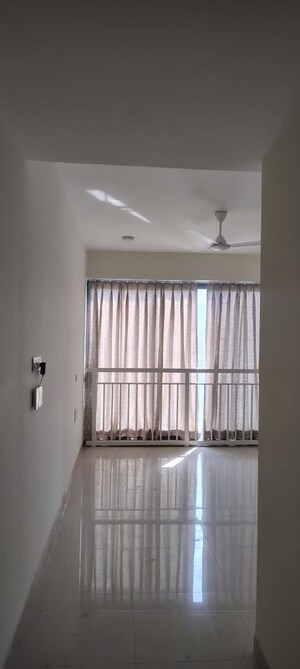 Room in 2 BHK Apartment at Dynamix Divum, Malad East – for Rent