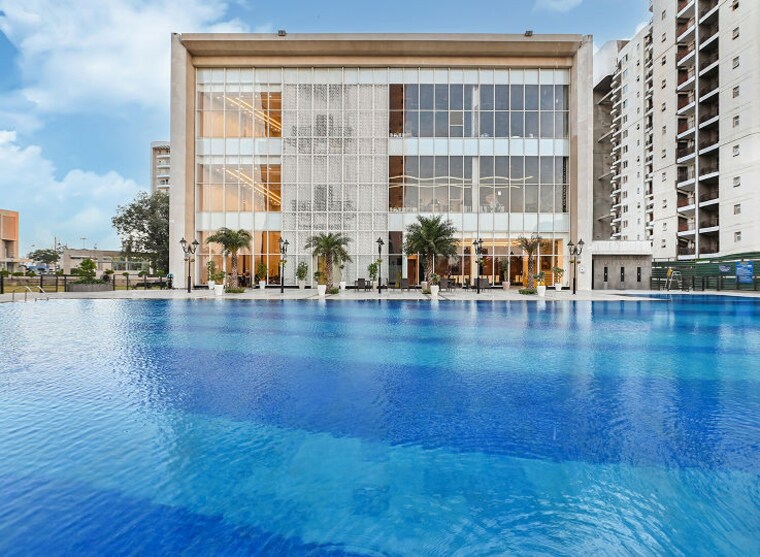 Swimming Pool, bptp-discovery-park 3 Bedroom 1848 Sq.Ft. Apartment In Sector 80 Faridabad 10176324