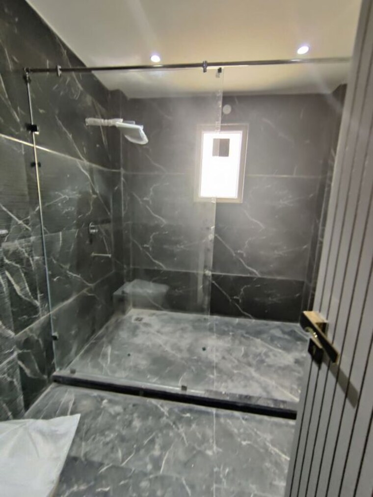 Bathroom, green fields colony 3 Bedroom 1800 Sq.Ft. Builder Floor In Green Fields Colony Faridabad 10176331