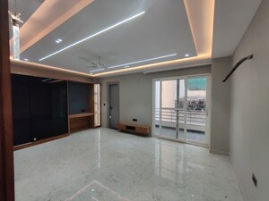 Room in 3 BHK Builder Floor at Green Fields Colony – for Rent