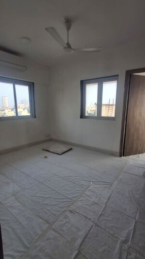 Room in 2 BHK Apartment at Erlyn Apartment, Bandra West – for Rent