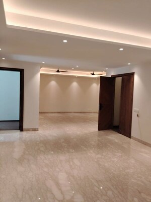 Room in 3 BHK Builder Floor at Sector 46 – for Sale