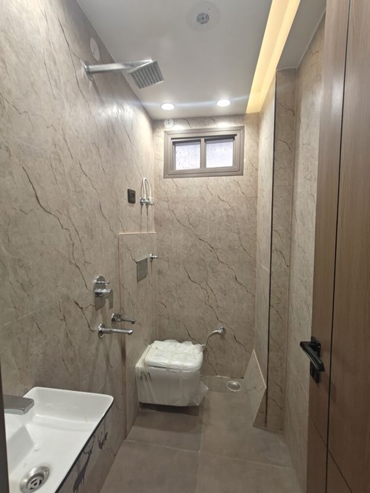 Bathroom, dwarka mor 3 Bedroom 950 Sq.Ft. Builder Floor In Dwarka Mor Delhi 10176780