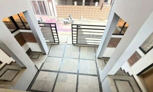 Staircase in 2 BHK Apartment at Husainganj – for Rent