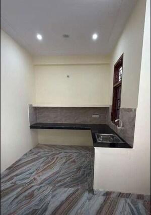 Furnished Amenities in 2 BHK Apartment at Husainganj – for Rent