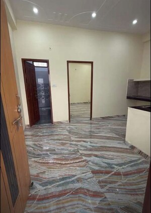 Room in 2 BHK Apartment at Husainganj – for Rent