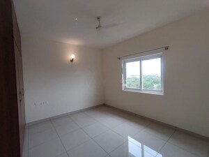 Room in 3 BHK Apartment at Prestige Fontaine Bleau, Whitefield – for Rent