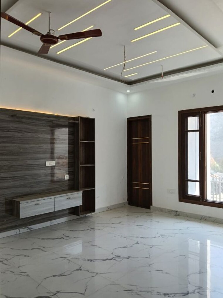 Room, sunny enclave 3 Bedroom 110 Sq.Yd. Independent House In Sunny Enclave Mohali 10169116
