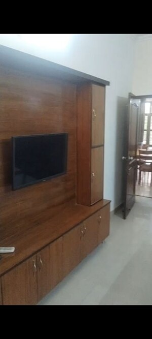 Living Room in 2 BHK Builder Floor at Sector 38 – for Rent