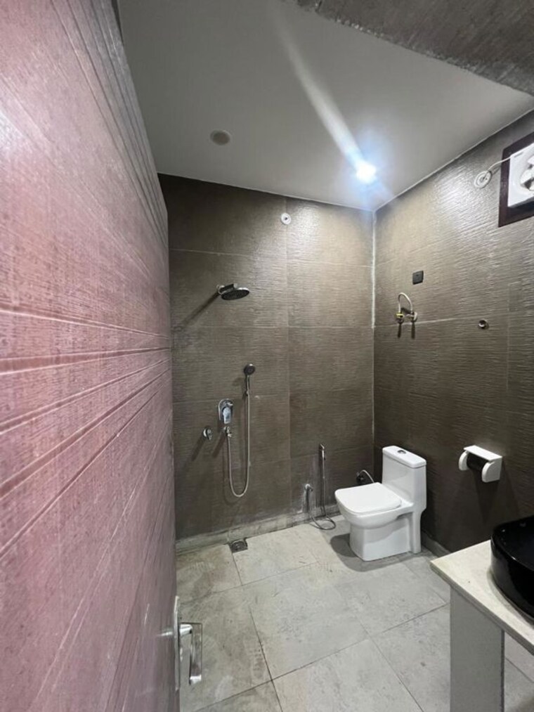 Bathroom, uppal-plumeria-garden-estate 4 Bedroom 1875 Sq.Ft. Apartment In Omicron Iii Greater Noida Greater Noida 10178467