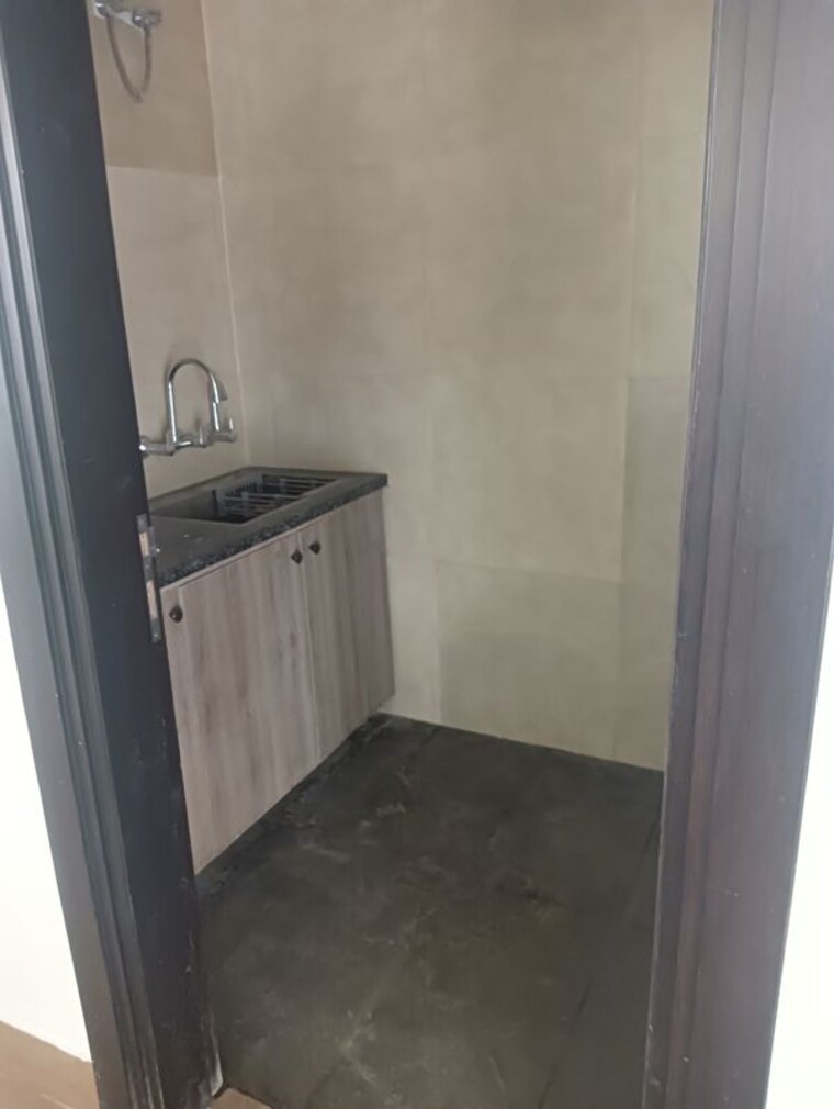 Bathroom, anand vihar 3 Bedroom 230 Sq.Yd. Builder Floor In Anand Vihar Delhi 10178310