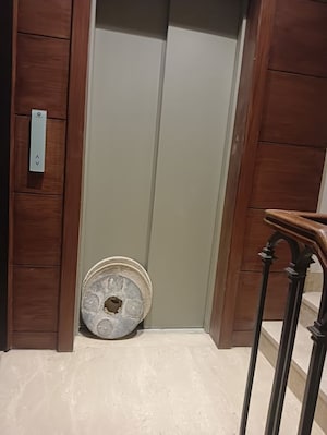 Furnished Amenities in 3 BHK Builder Floor at Anand Vihar – for Sale