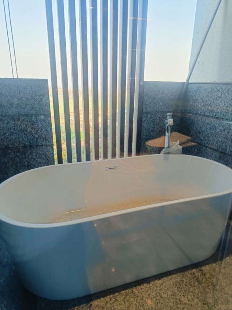 Bathroom, aba-cleo-county 4 Bedroom 3195 Sq.Ft. Apartment In Sector 121 Noida 10178543