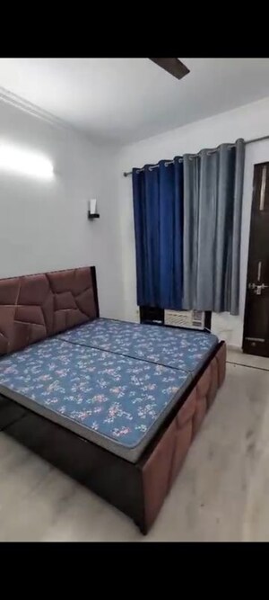 Bedroom in 3 BHK Builder Floor at Sector 38 – for Rent