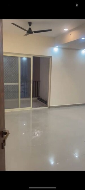 Room in 2 BHK Apartment at Panchsheel Greens II, Sector 16 Greater Noida – for Rent